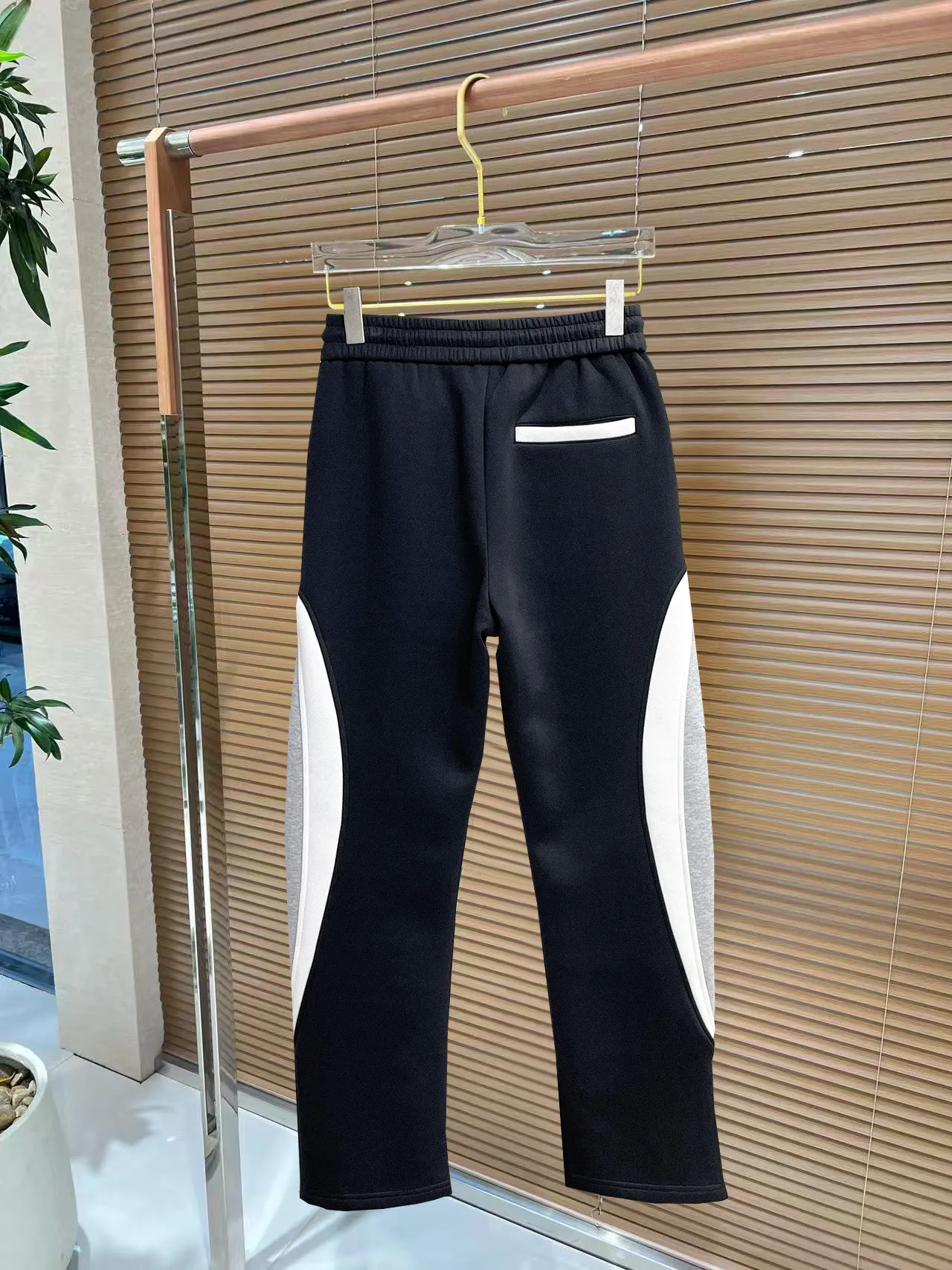 Balenciaga 🆕2026 Autumn and Winter New Arrival Casual Pants! The official website will be released simultaneously. Brand Classic LOGO casual pants, customized fabrics, excellent comfort and strong touch. Highly recognisable, perfect appearance and craftsmanship. Size:M-3XL